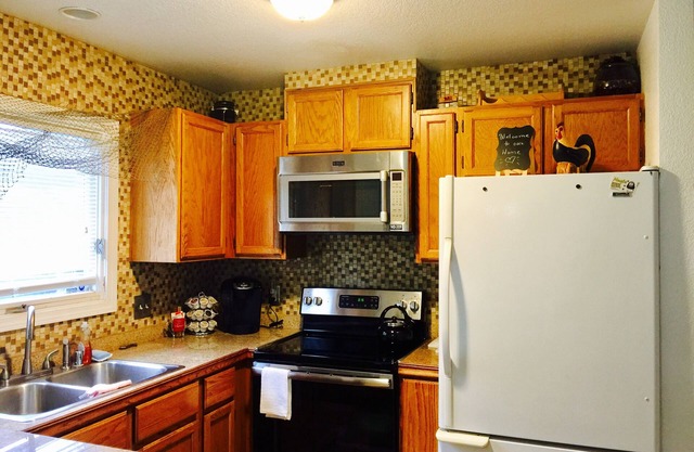 Cozy South Anchorage Home, Few miles to Flat Top and Hill Top Ski Area
