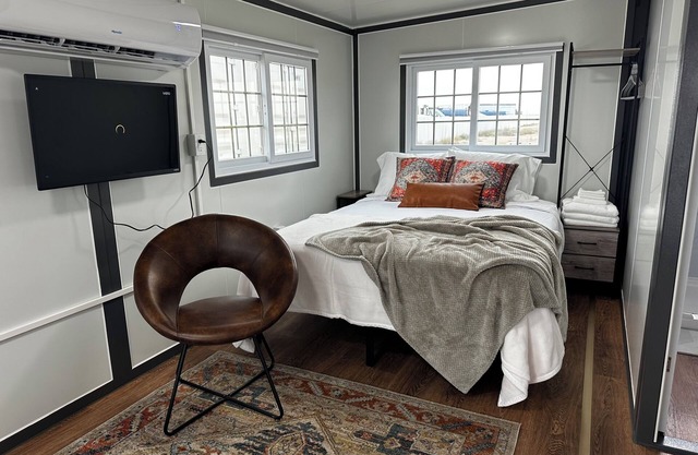 Cozy Space, Expansive Feel: Very open BoxHouse, Monahans, TX