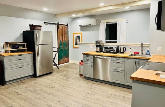 Cozy Studio Apartment!