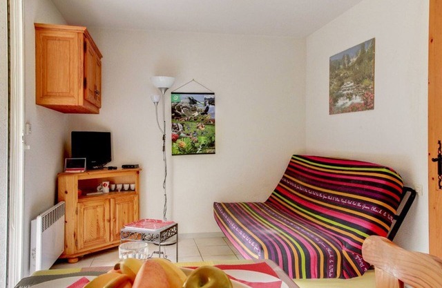 Cozy Studio Cabin for 5 with South-Facing Balcony, Parking, Near Luz-Saint-Sauveur Amenities
