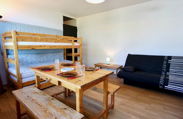 Cozy studio for 3, balcony, close to slopes and shops