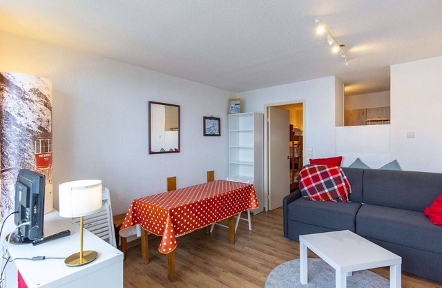 Cozy Studio for 5, Balcony, 80m from Slopes, Pets Allowed