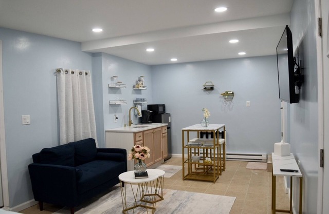 Cozy Studio in Elmont.