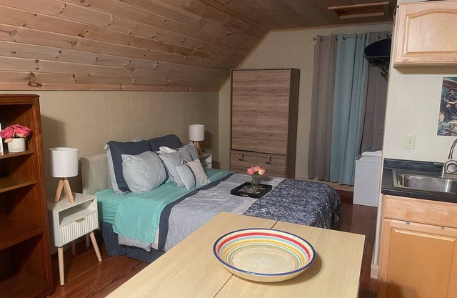 Cozy studio with WiFi in charming Cooperstown