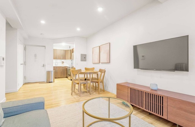Cozy & Stylish 2BR NYC Getaway in the Heart of Downtown