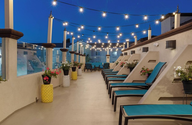 Cozy Suite Steps Away From Disneyland w/Resort Pool & WiFi
