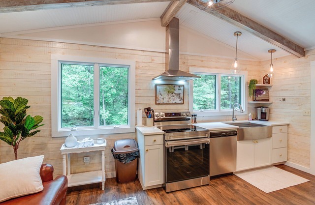 Cozy Tennessee Retreat w/Patio & Charcoal Grill!