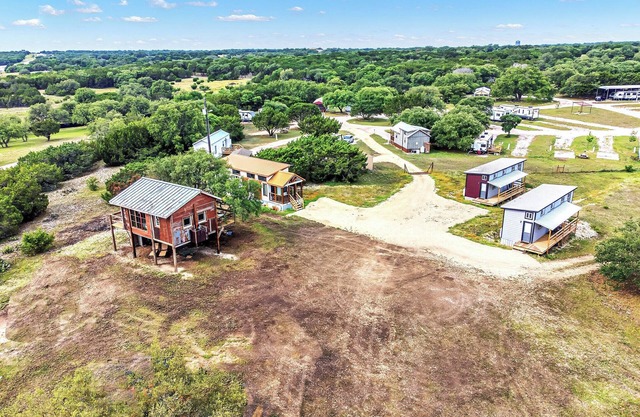 Cozy Tiny Home Near Lake & Hill Country Trails