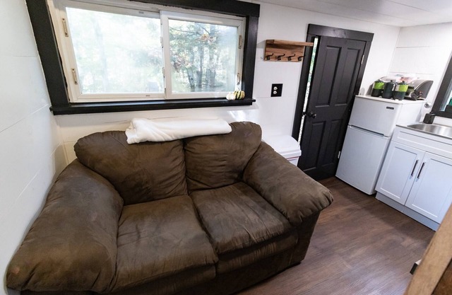 Cozy tiny house glamping In the white mountains!