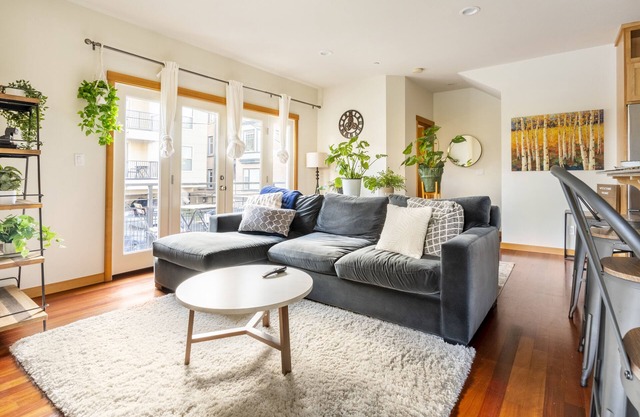 Cozy Townhouse in the Heart of Capitol Hill