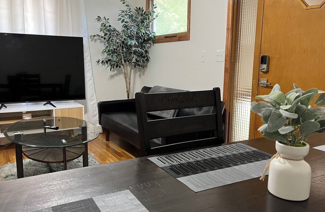 Cozy two bedroom Villa near downtown KC