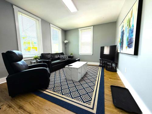 Cozy unit King bed & laundry