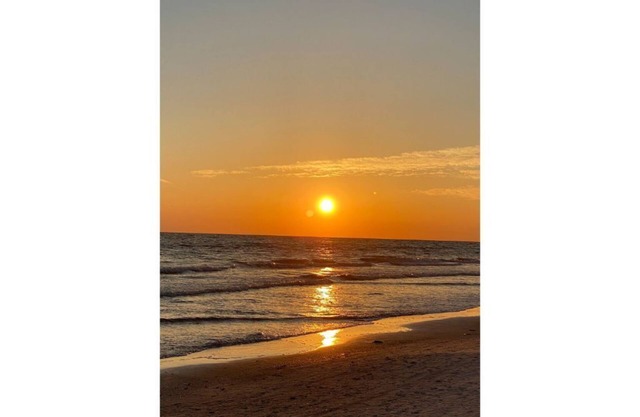 Cozy updated 1 bed 1 bath Condo across street from beach 1st fl pets welcome