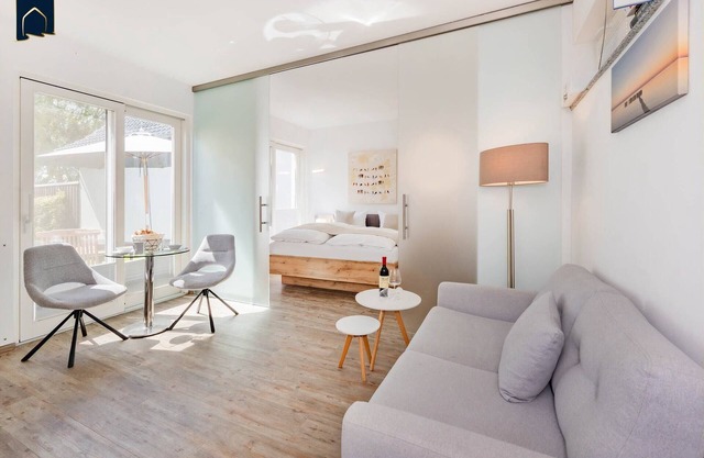 Cozy vacation apartment with terrace & lagoon view - quiet location by the lake