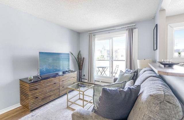 Cozy Vibes in Kensington - Free WiFi | Parking | Portable AC