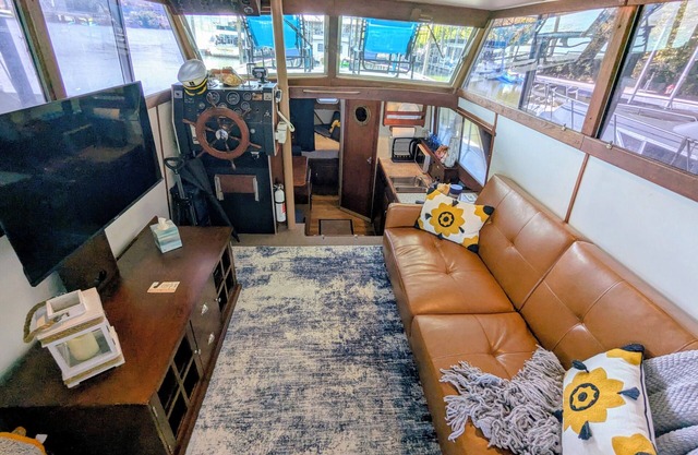 Cozy Vintage Yacht - Walk to Neyland +Free Parking