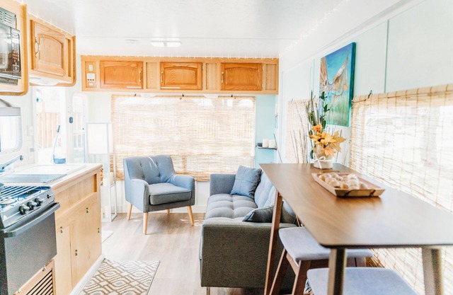 Cozy waterfront bamboo retreat, perfect for fishermen or outdoor enthusiasts