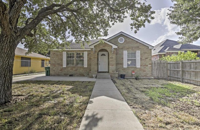 Cozy Weslaco Home with Backyard in Quiet Neighborhood