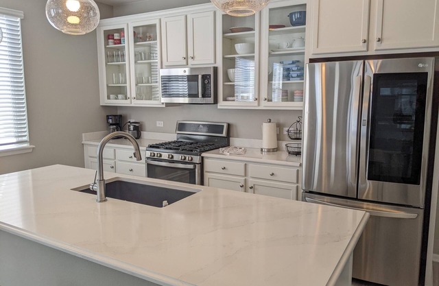 Cozy Windsor home near shopping and dining. Pet Friendly!