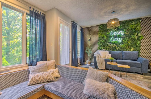 Cozy Wintergreen Home with Balcony and Fireplace!