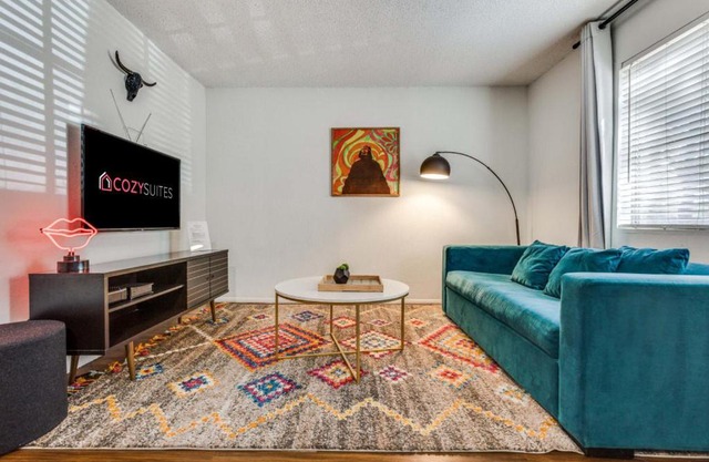 CozySuites 2BR Apartment Skyline Barton Creek #05