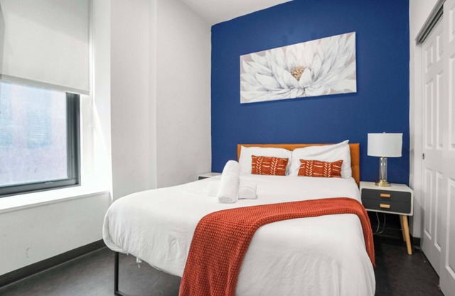 CozySuites Classy 1BR in Downtown Pitts #11