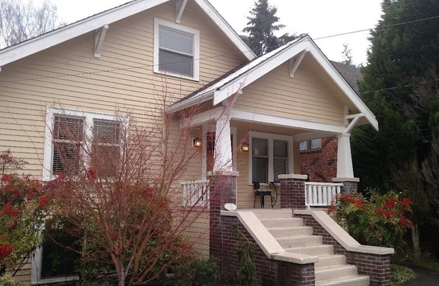 Craftsman-style 3BR 1BA Classic in N Green Lake + Opt Studio Cottage