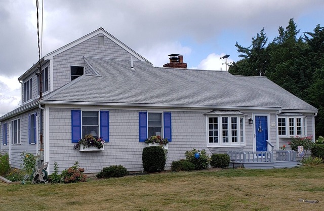 Create summer memories in 4 B/R home within a 5 minute walk to 3 beaches