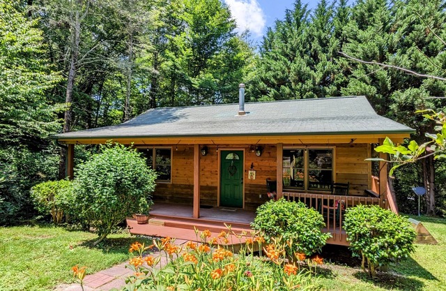 Creek-side cottage in secluded mountain setting, centrally located, easy access.