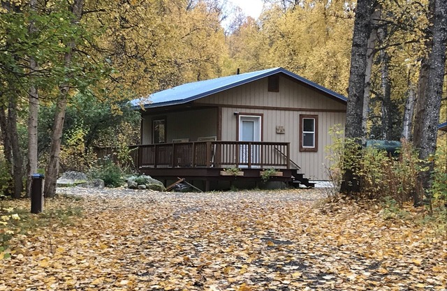 Creekside Cottage near Daniel's Lake