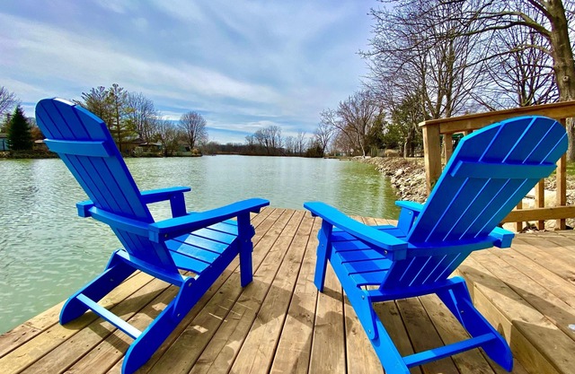 Creekside Cottage - Waterfront Retreat with Kayaks, Fishing & Game Room