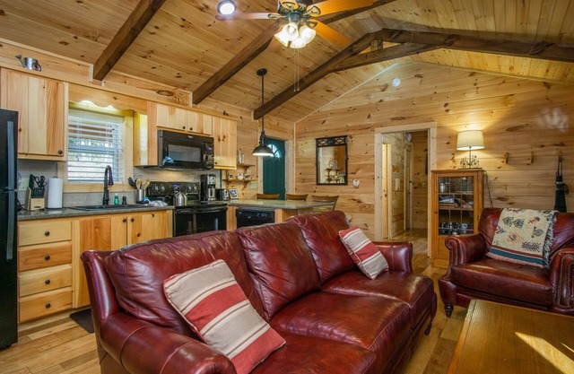 Creekside Log Cabin | 2 Bed, 2 Bath