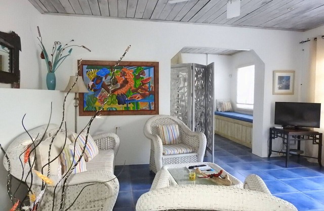 Crew's Nest at Bayview Villas, Poolside Studio close to Grafton Beach