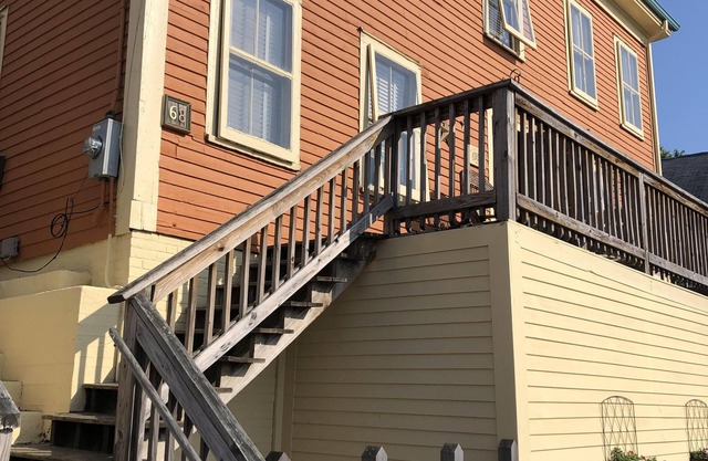 Cripple Cove Apartment in historic home across from harbour in Gloucester, MA