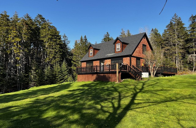 Crystal Cove is a lovely new offering this 2023 season! The home is quietly located in Stonington and has direct ocean access. Follow the Oceanville Road until you reach this lovely property. The house has 4 bedrooms (3 queen rooms and a bunk room)