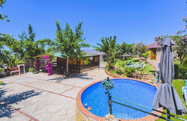 Cubo's Finca La Rosa del Zangano/Rural/pool/barbecue/WIFI