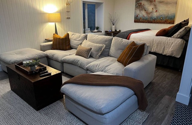 Culver Super Suite - Sleeps 5
