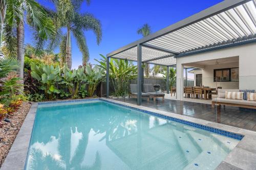 Curlews Nest - Pool BBQ and Beach