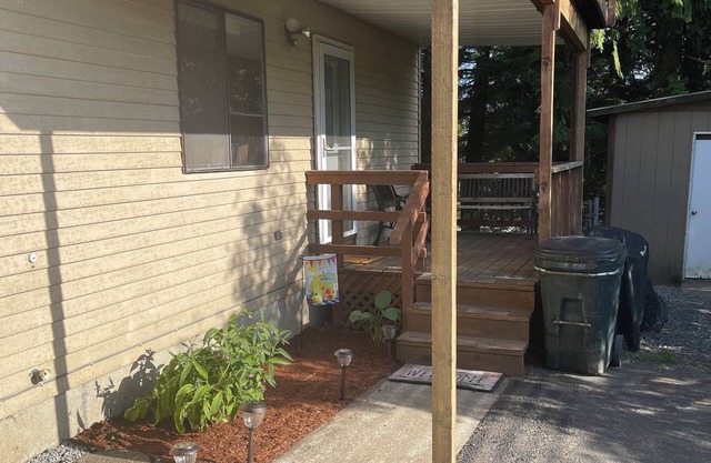 Cute 1 bedroom apartment just 8-minute drive away from downtown Ketchikan.