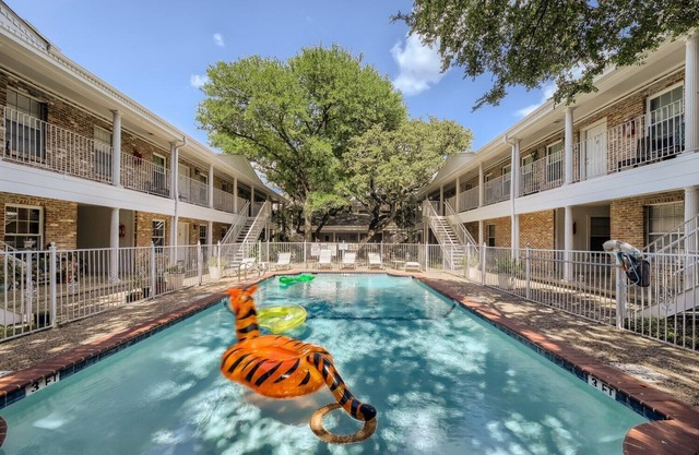 Cute condo close to everything!