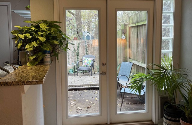 Cute condo - South Central Austin (4 miles from downtown)