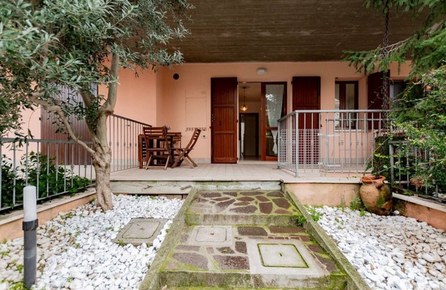 CV012 – Cervia, cozy three-room apartment with garden