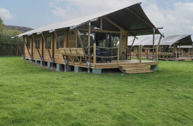 DABINETT, family friendly, with a garden in Sandford, Somerset