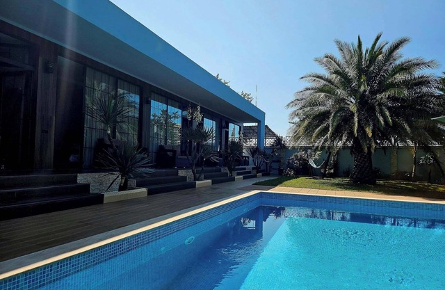 Dachis villa with pool in Batumi