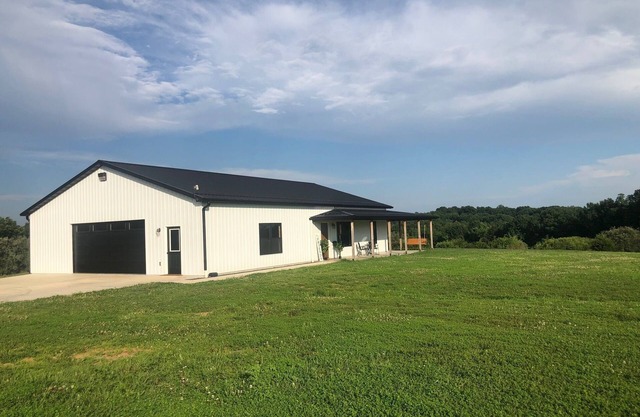 DairyLand - A Private Getaway on 16 acres next door to Dairy Farm with EV Hookup
