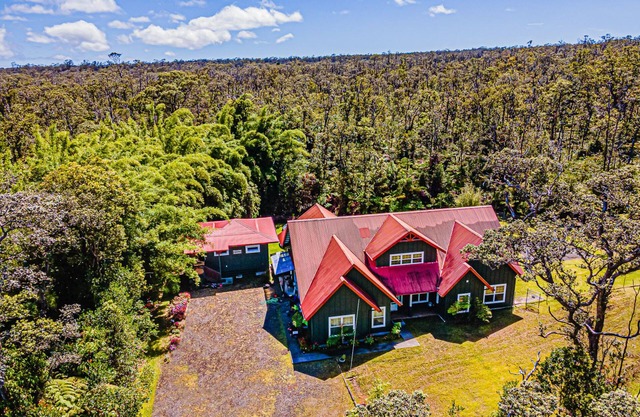 Dancing Volcano Estate - sleeps 8 Near Hawaii Volcanoes National Park