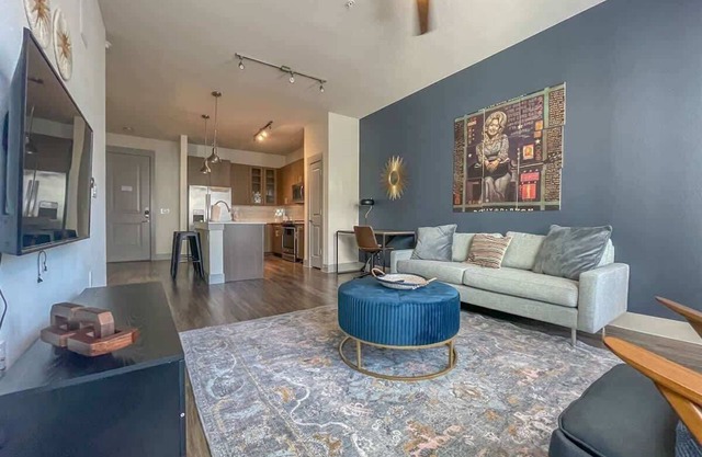 Dashing 1BR Suite | Pool, Parking + Gym G