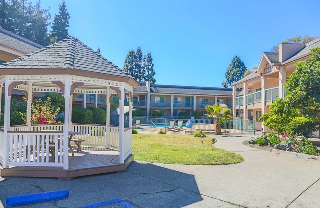 Days Inn by Wyndham Redwood City