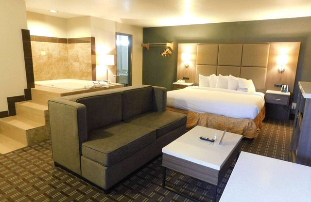 Days Inn & Suites by Wyndham Downtown Gatlinburg Parkway