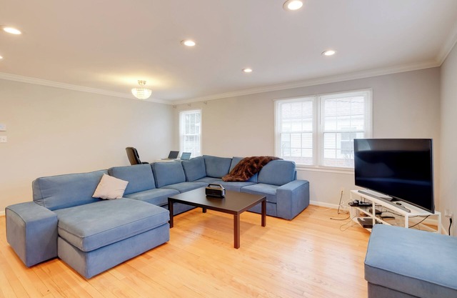 DC Area Home ~ 1 Mi to Metro: WFH Friendly!